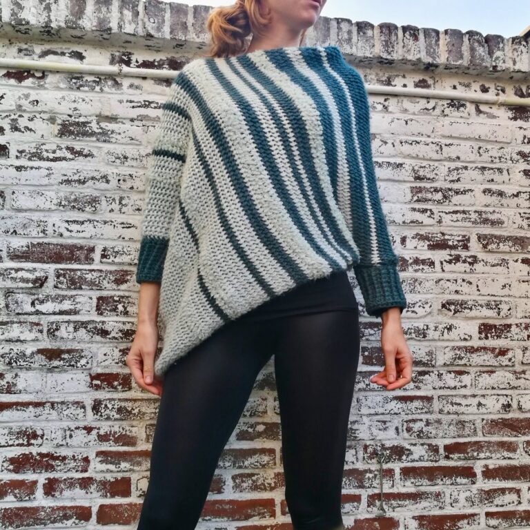 Asymmetrische poncho trui