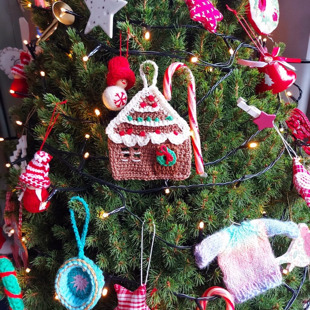 peperkoekhuisje hanger in kerstboom