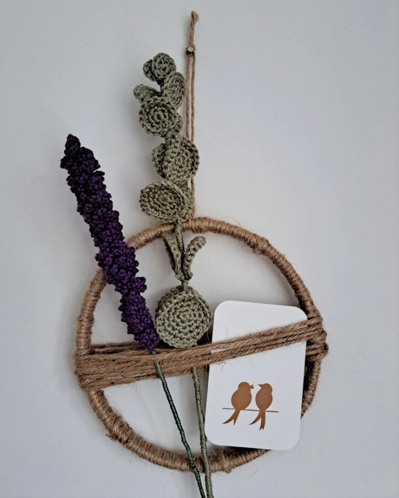 Gehaakte bloemen in een ring