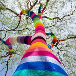 yarnbomb tree Yarnbom boom